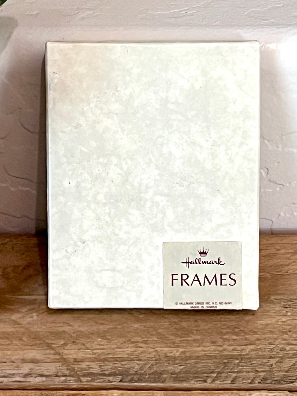 Beautiful Vintage Hallmark Ceramic Oval Berry Vine Picture Frame NIB - Picture 4 of 5